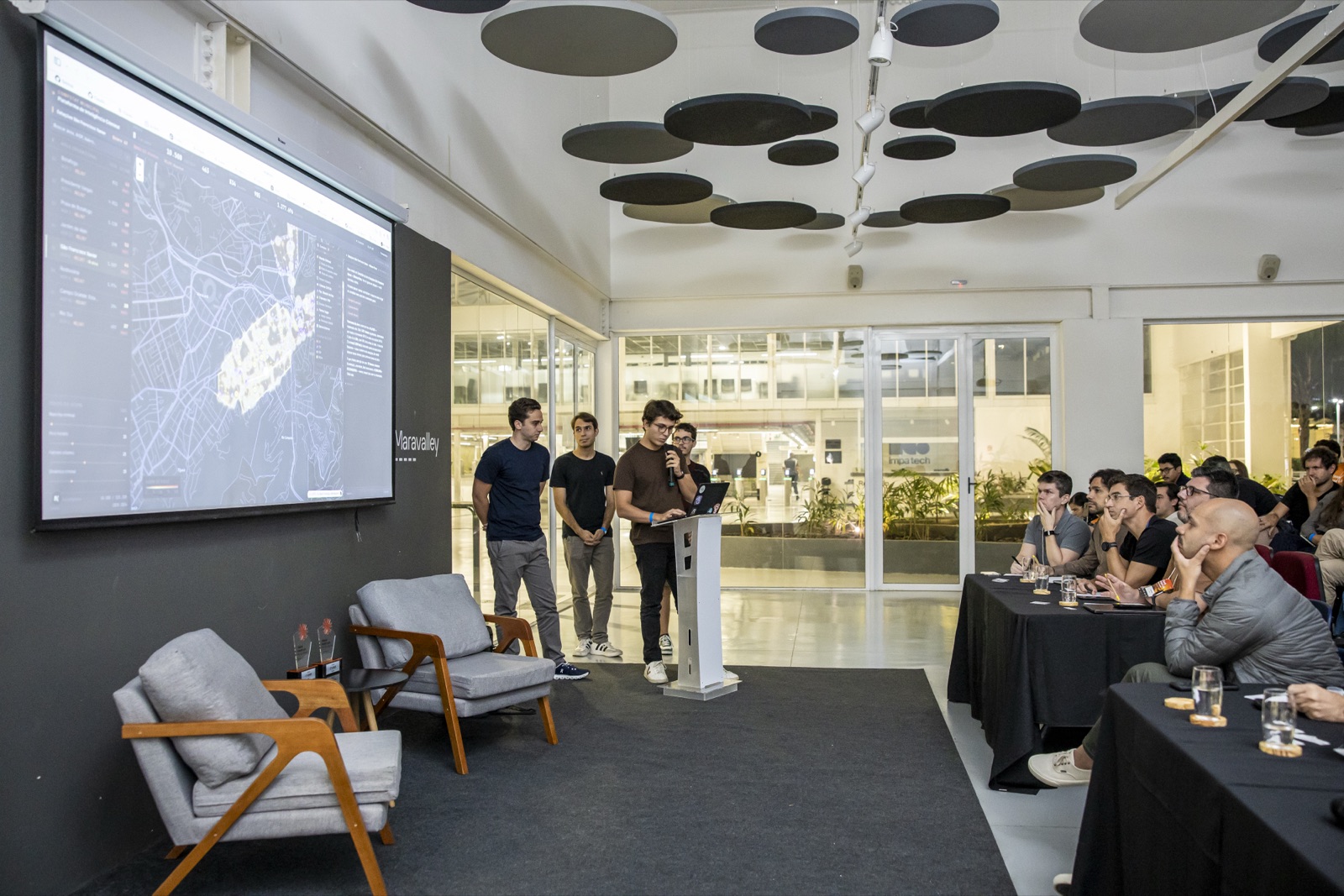 Apresentação final para os jurados no Claude Impact Lab
